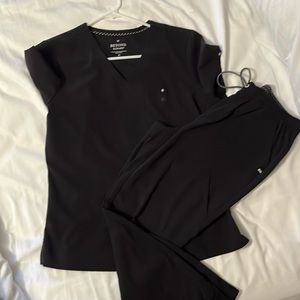 Black size medium women’s scrubs
